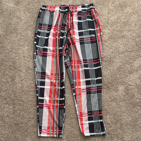💜 3 for $10 SHEIN Red and Black Checkered Trousers - Picture 1 of 3